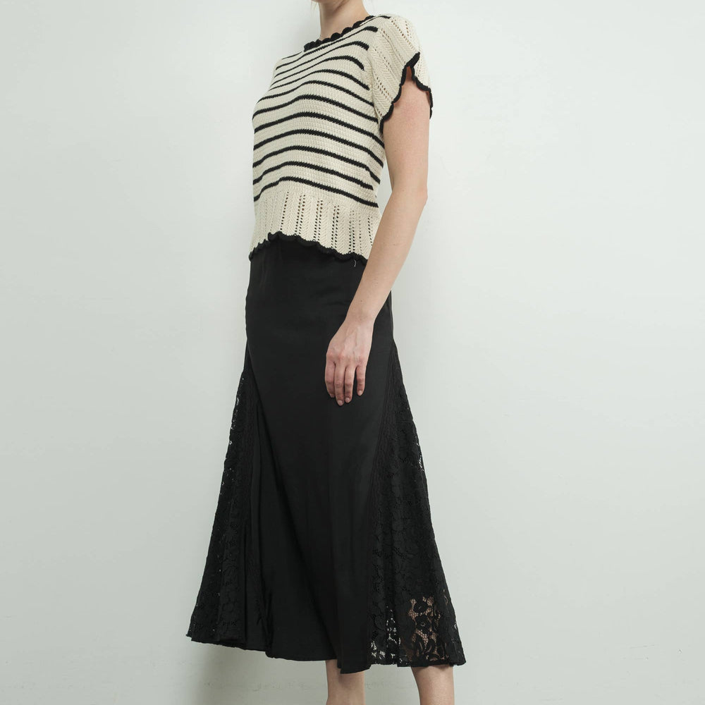 
                      
                        Lace Insert Skirt With Lining
                      
                    