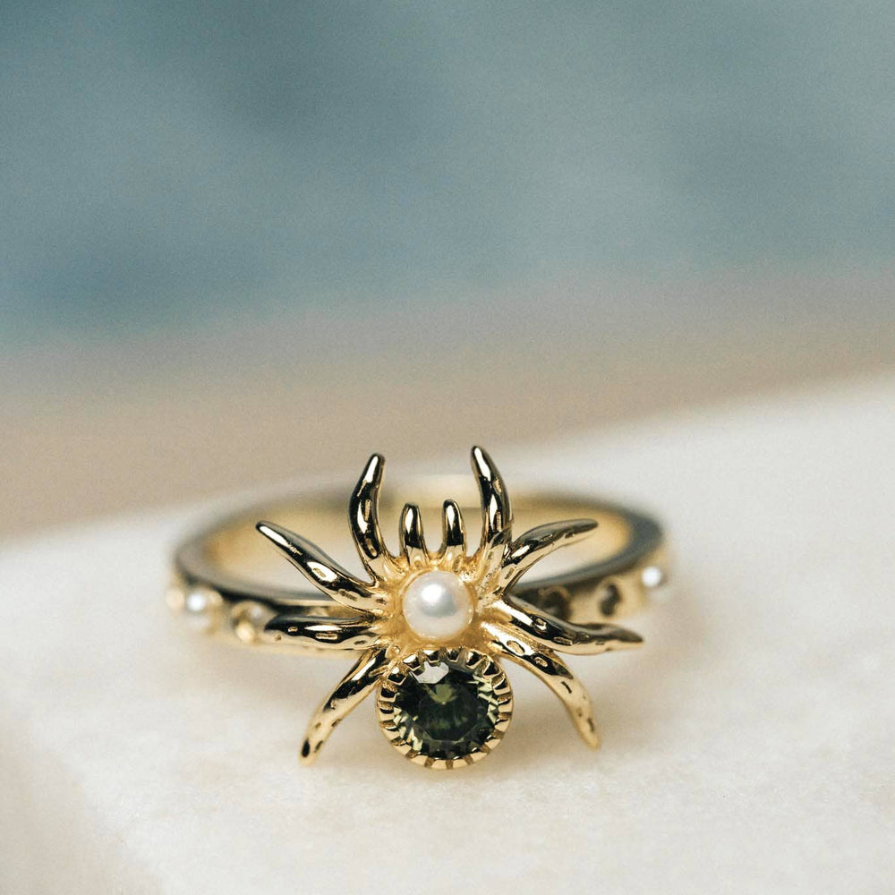 Spiders Kiss Ring