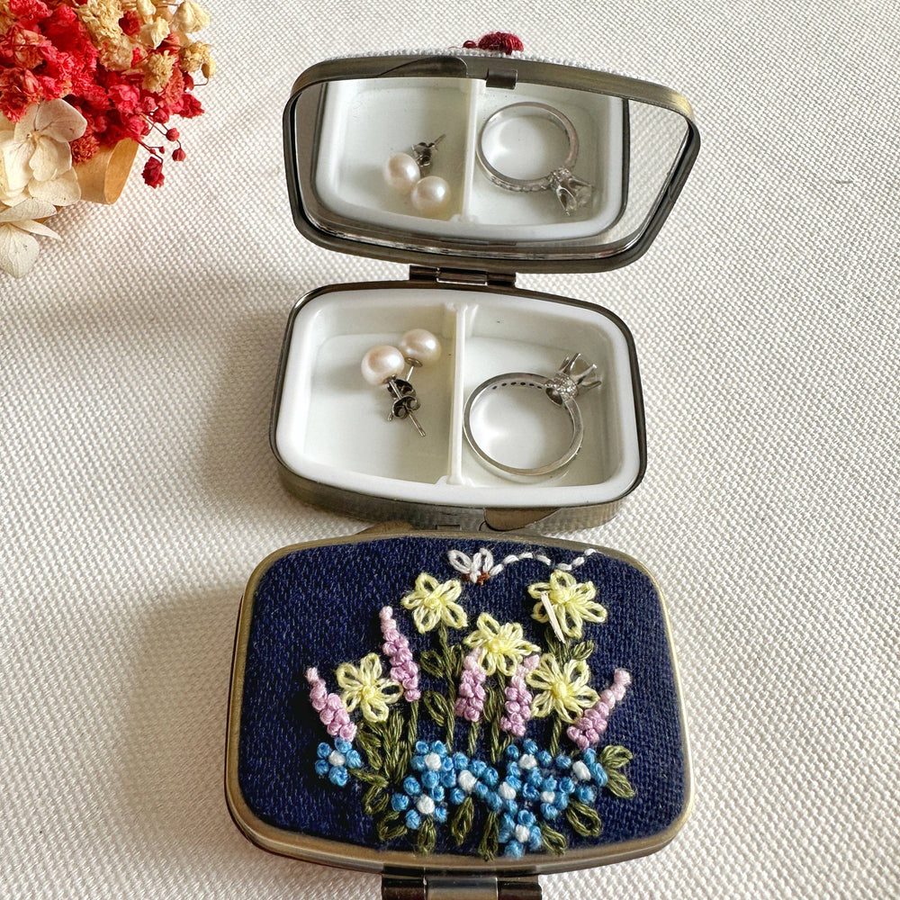 
                      
                        Floral Embroidered Rectangle Mini Jewelry Box With Mirror
                      
                    