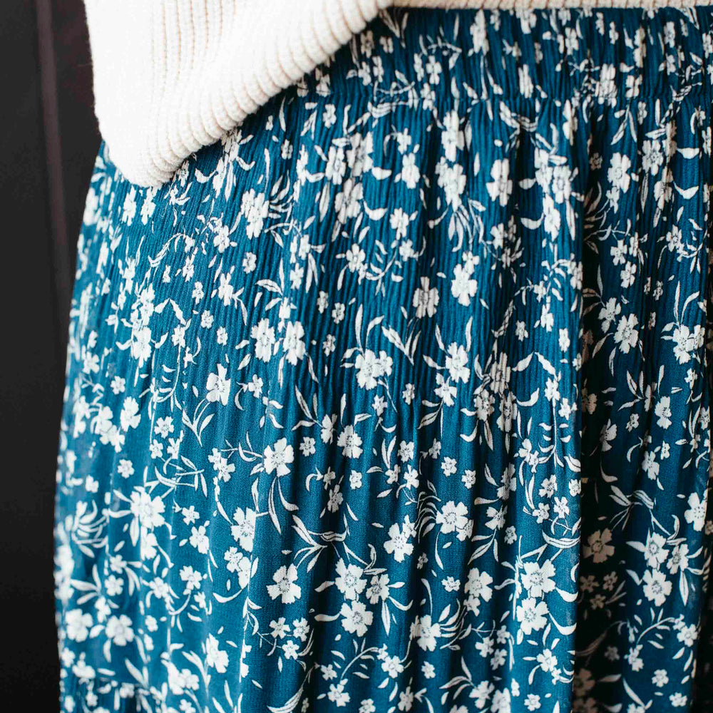 
                      
                        Pre-loved Teal & Cream Prairie Skirt - Size XL
                      
                    