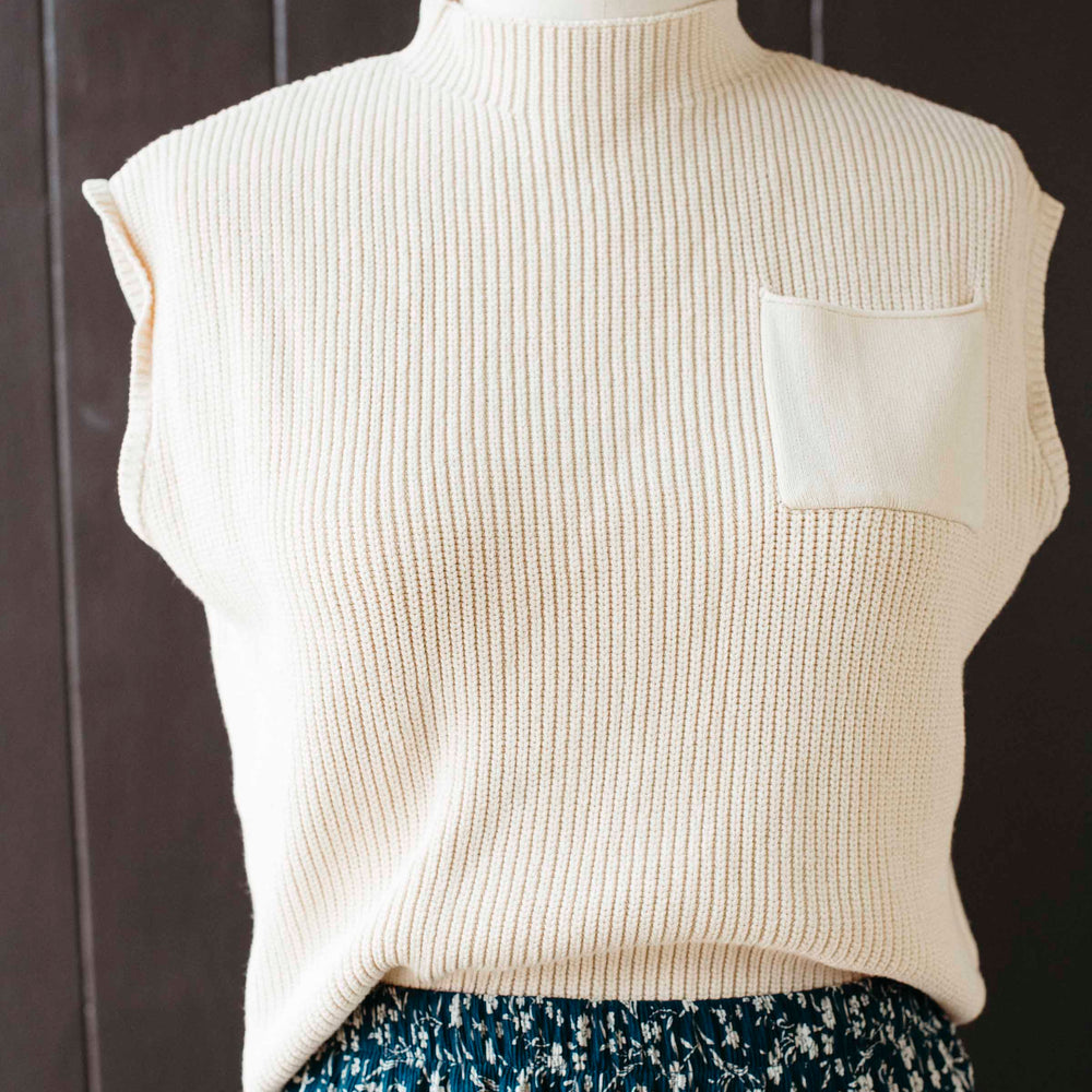 Pre-loved Cream Pocketed Sweater Vest - Size L