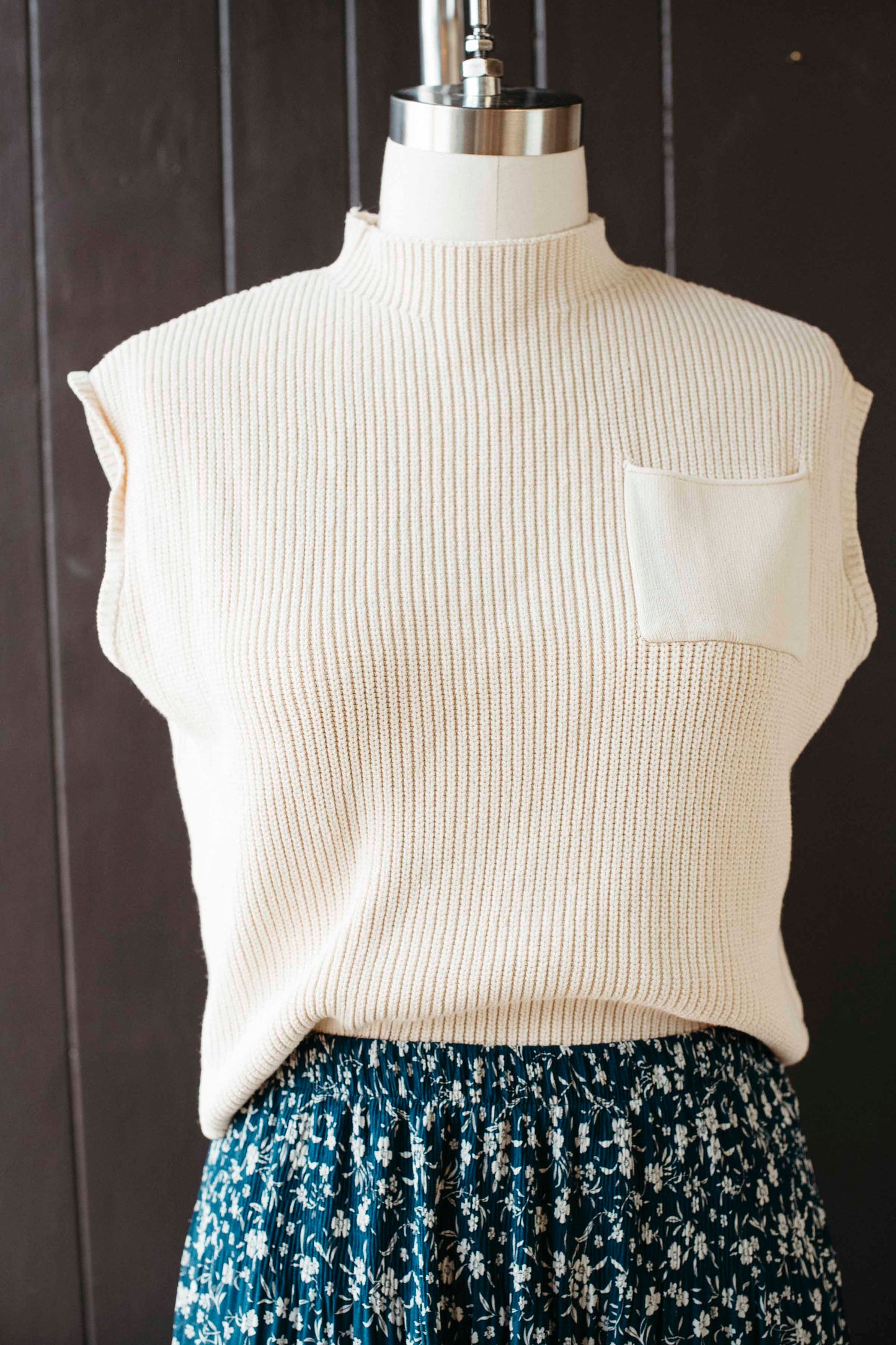 Pre-loved Cream Pocketed Sweater Vest - Size L