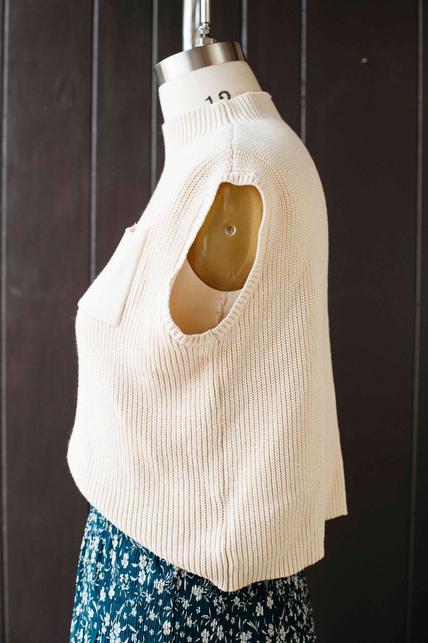 Pre-loved Cream Pocketed Sweater Vest - Size L