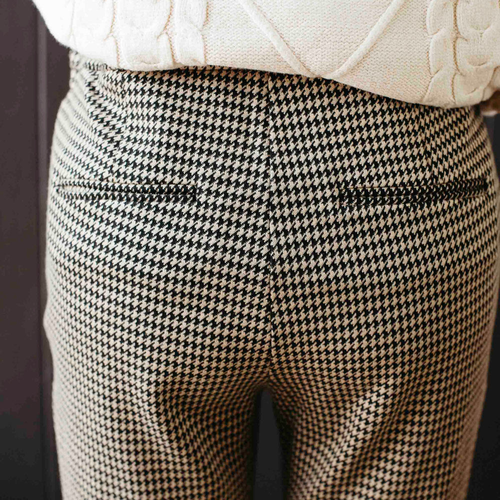 
                      
                        Pre-loved Houndstooth Trouser Pant - Size M
                      
                    