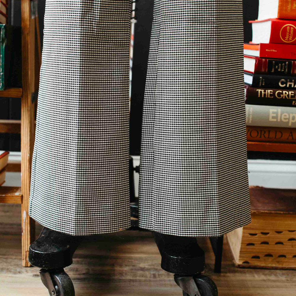 
                      
                        Pre-loved Black & White Houndstooth Trouser - Size M
                      
                    