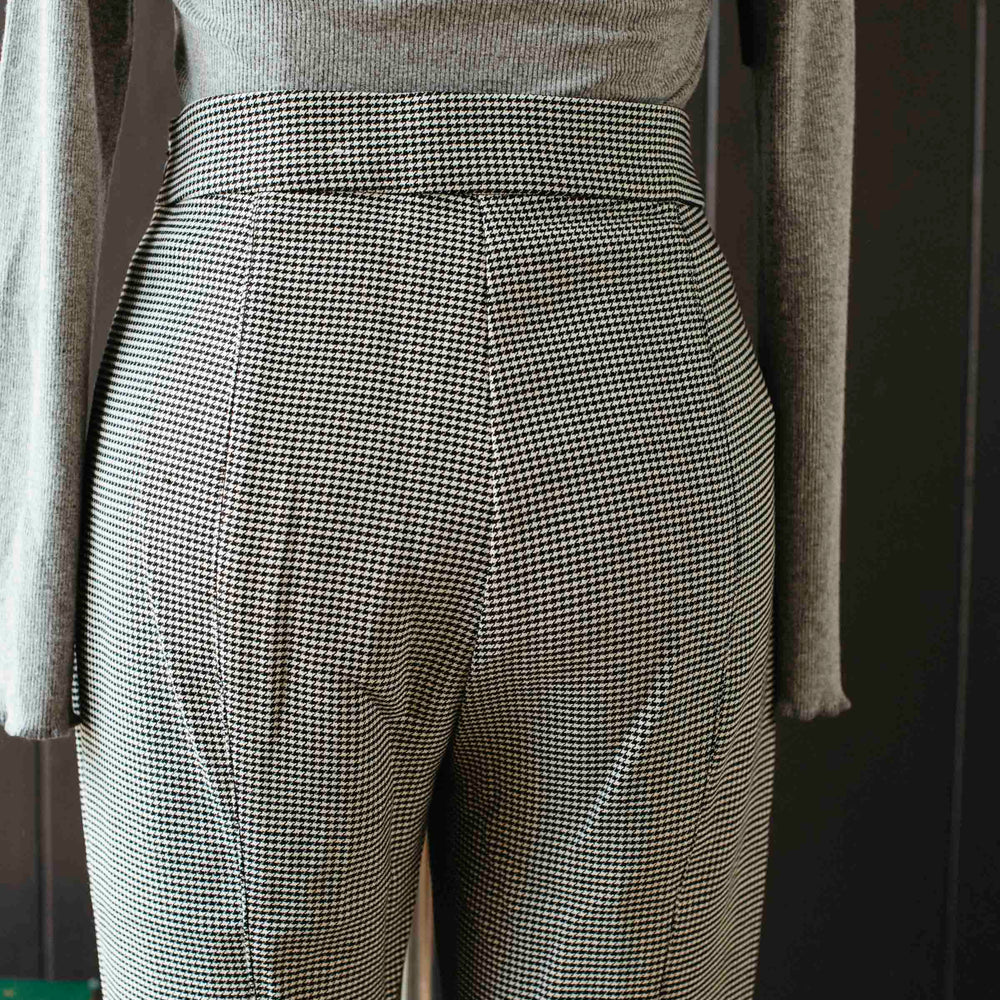 
                      
                        Pre-loved Black & White Houndstooth Trouser - Size M
                      
                    