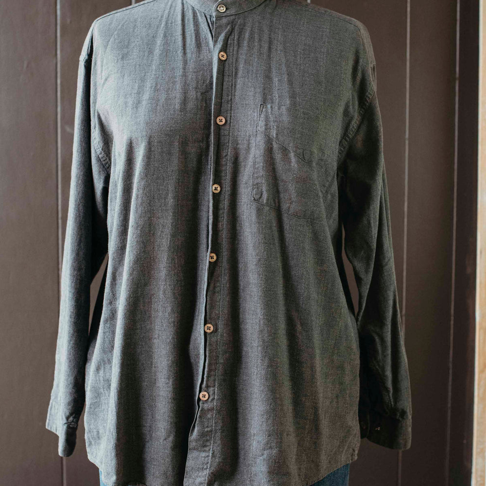 
                      
                        Pre-loved Unisex Gray Button-down Top - Size M
                      
                    