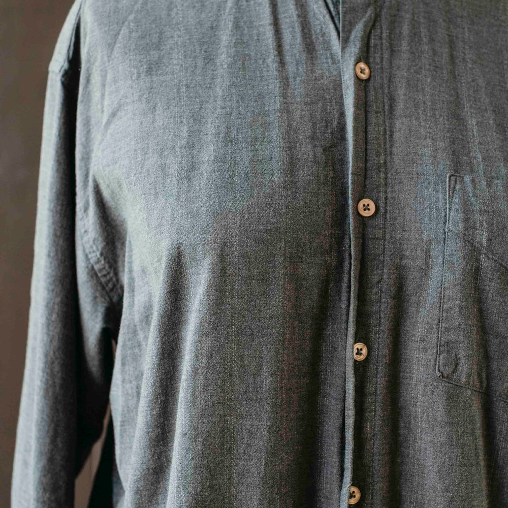 
                      
                        Pre-loved Unisex Gray Button-down Top - Size M
                      
                    