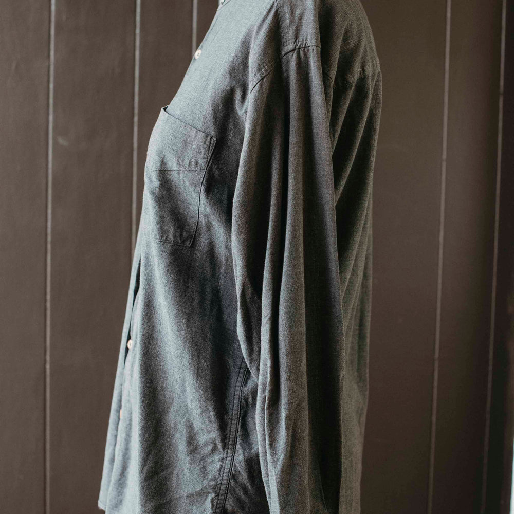 
                      
                        Pre-loved Unisex Gray Button-down Top - Size M
                      
                    