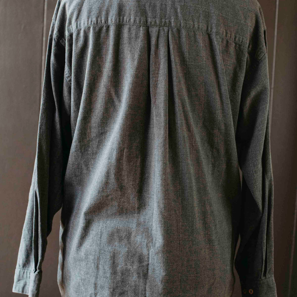 
                      
                        Pre-loved Unisex Gray Button-down Top - Size M
                      
                    