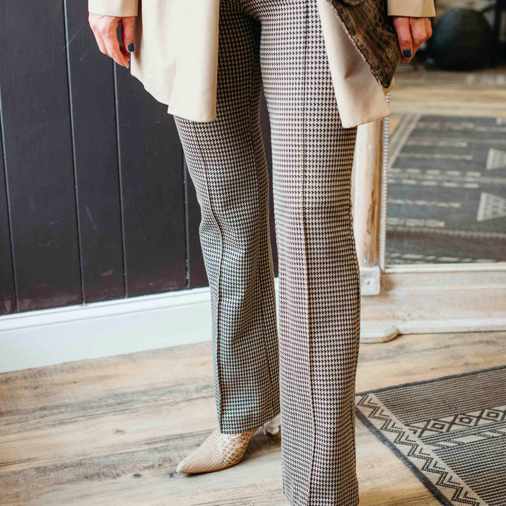 
                      
                        Pre-loved Houndstooth Trouser Pant - Size M
                      
                    