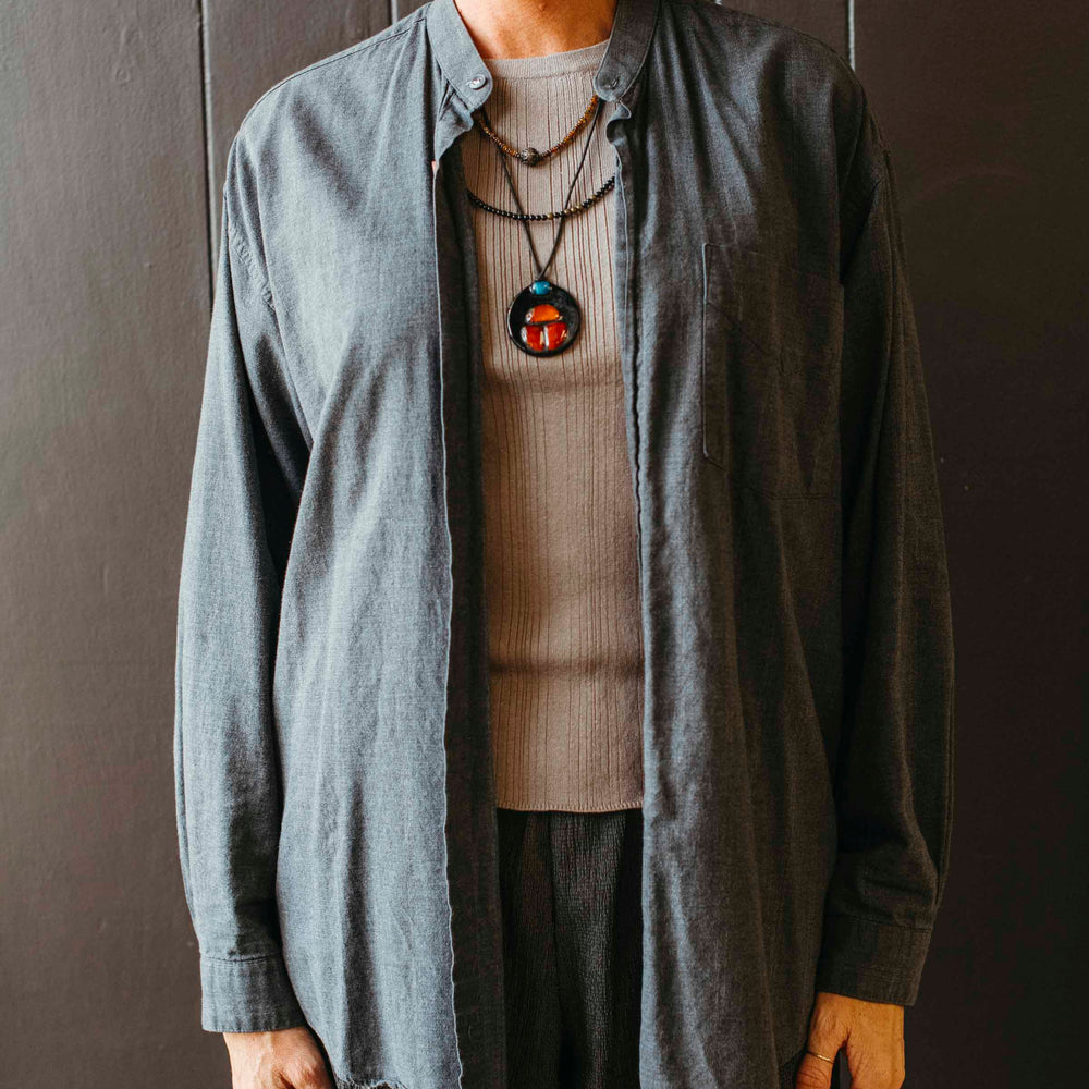
                      
                        Pre-loved Unisex Gray Button-down Top - Size M
                      
                    
