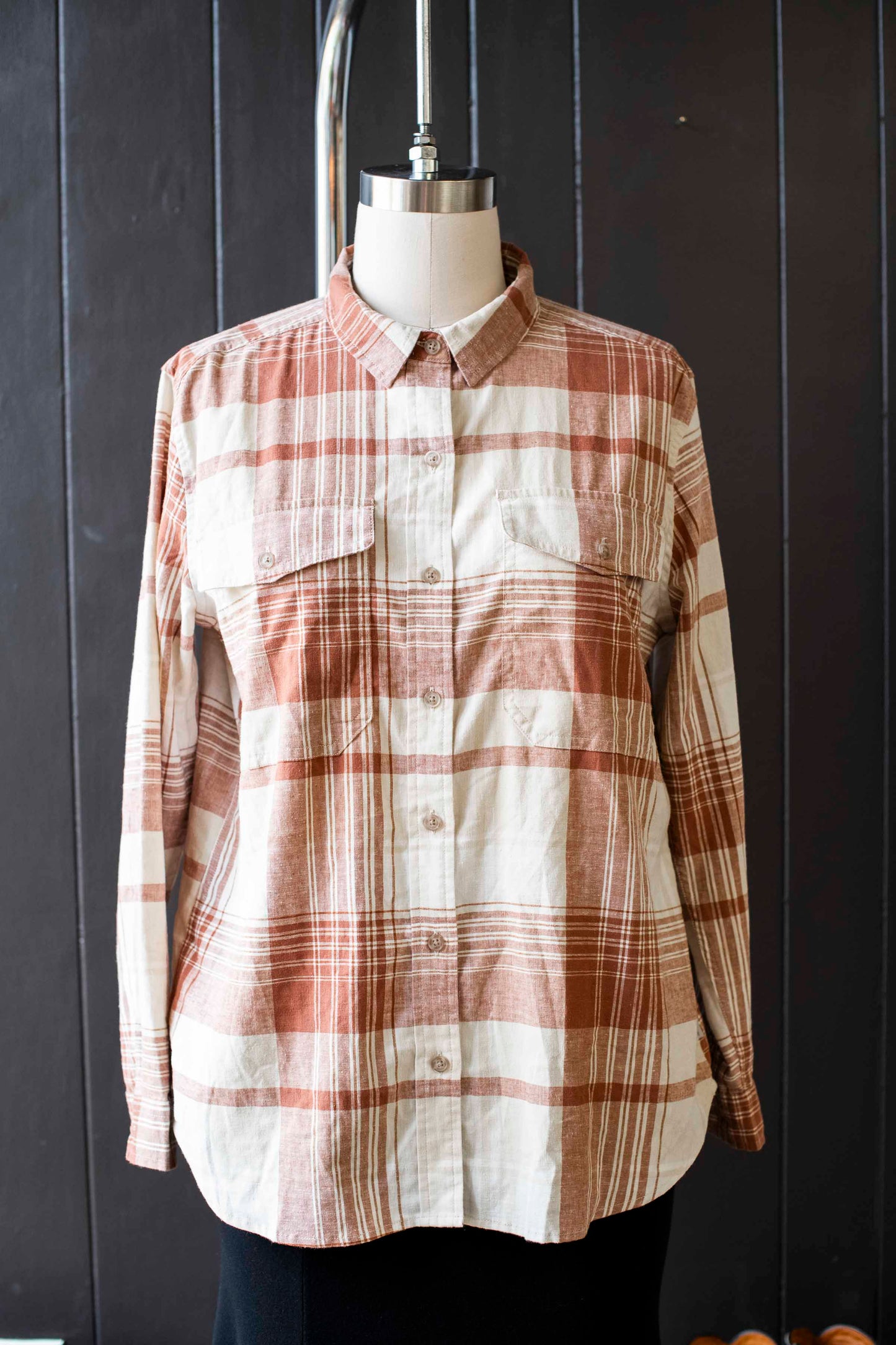Pre-loved Clay & Cream Eddie Bauer Plaid Button-down Top - Size L