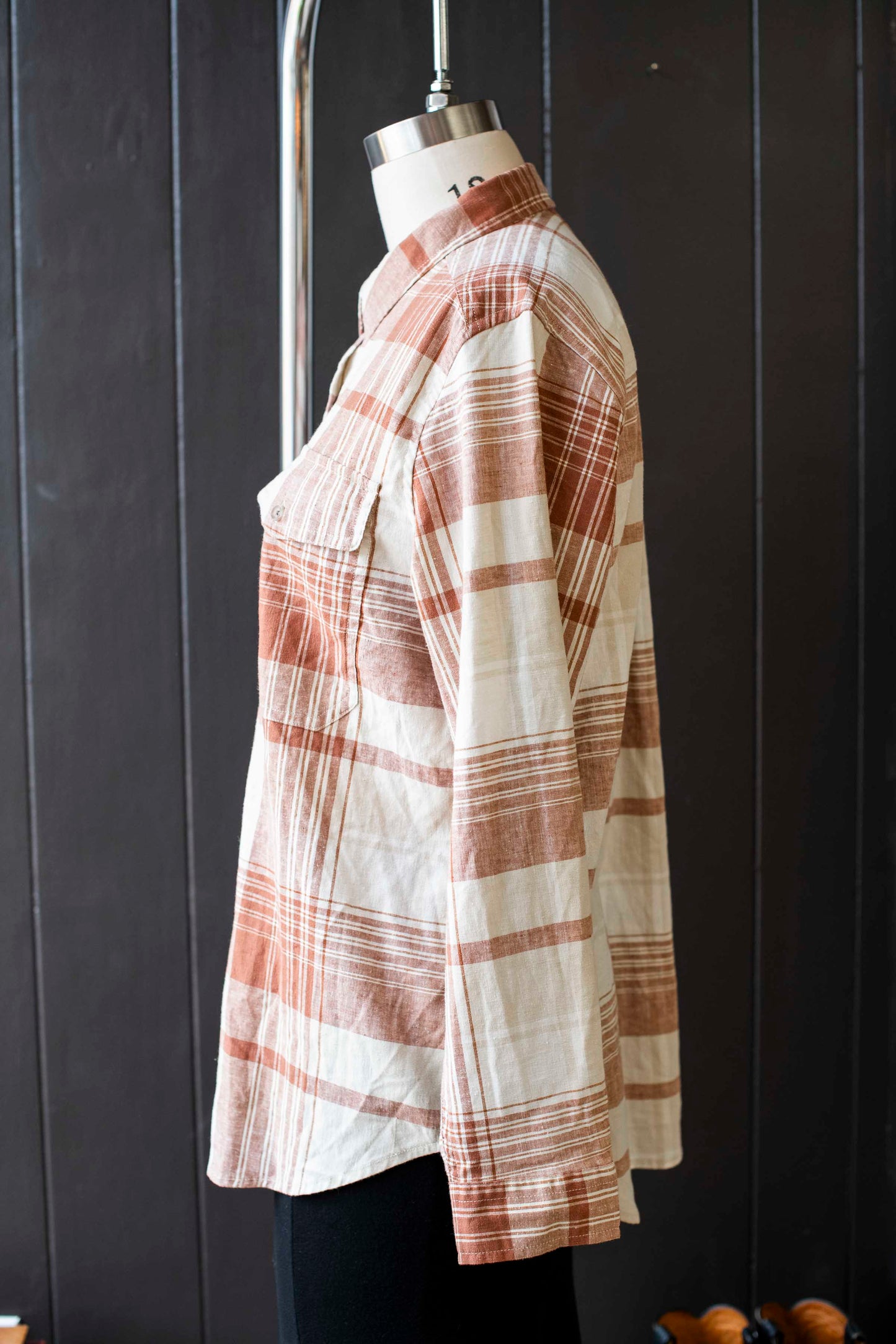 Pre-loved Clay & Cream Eddie Bauer Plaid Button-down Top - Size L
