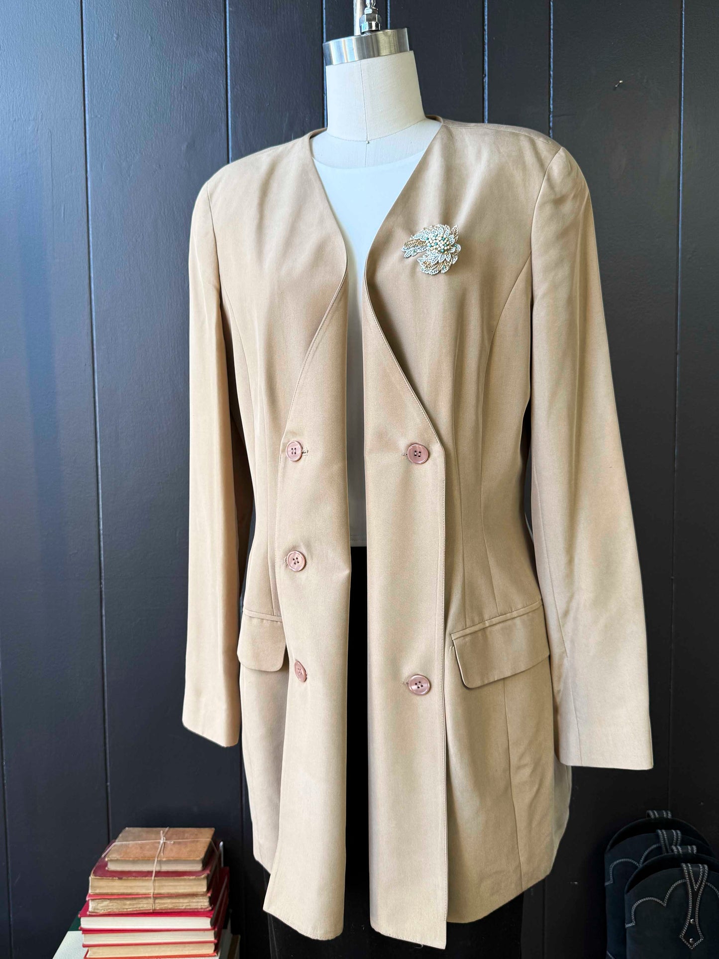 Vintage En Avance Silk Tan Silk Blazer with Pin - Size L