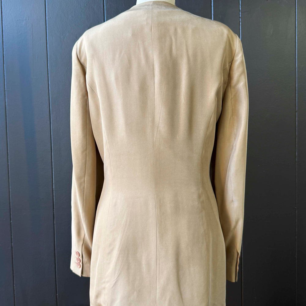 
                      
                        Vintage En Avance Silk Tan Silk Blazer with Pin - Size L
                      
                    