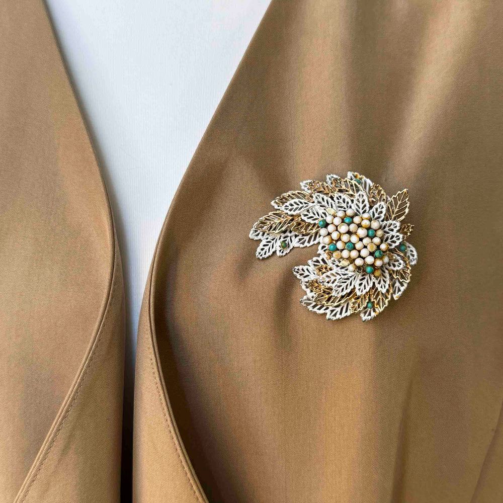 
                      
                        Vintage En Avance Silk Tan Silk Blazer with Pin - Size L
                      
                    