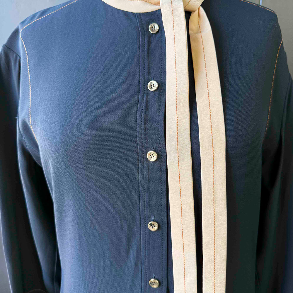 
                      
                        Pre-loved Chloe Navy/Pink Silk Quarter Button Long Sleeves Mini Dress - Size S
                      
                    