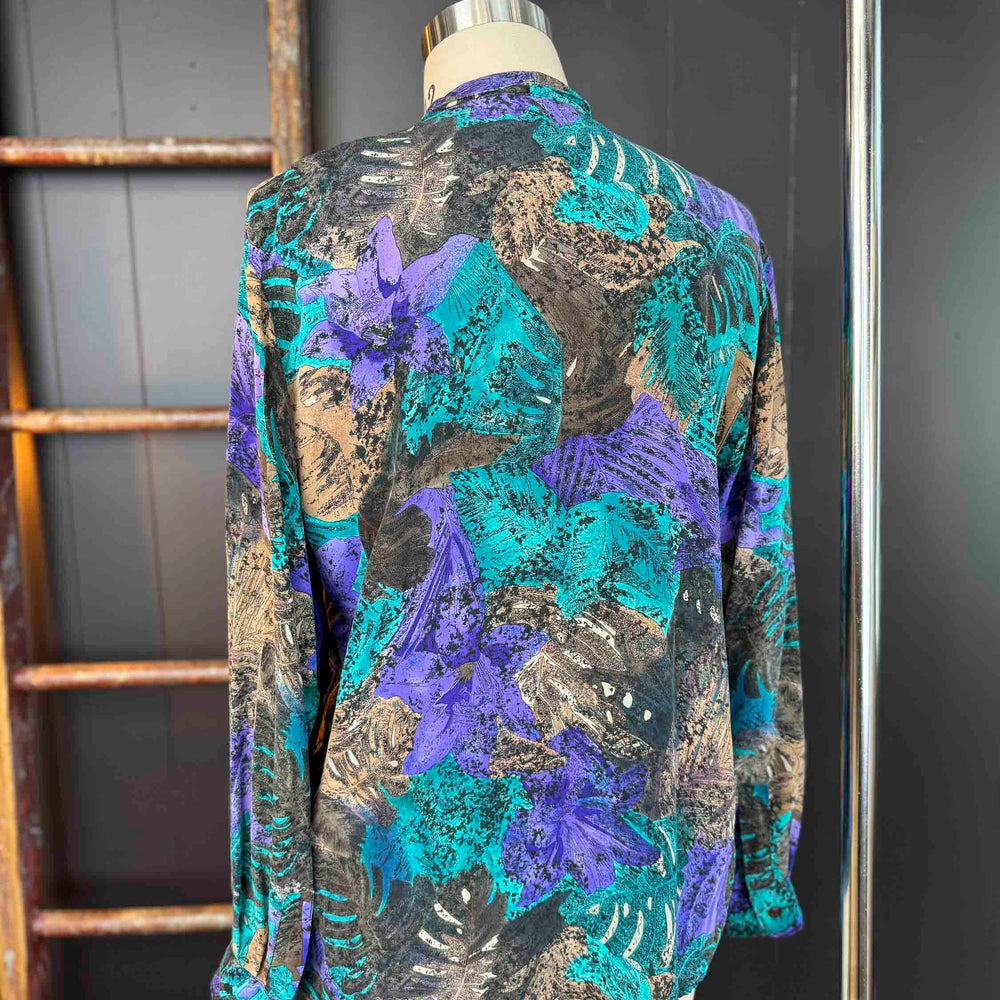 
                      
                        Vintage Tropical Monstera Leaf Silk Blouse - Size L
                      
                    