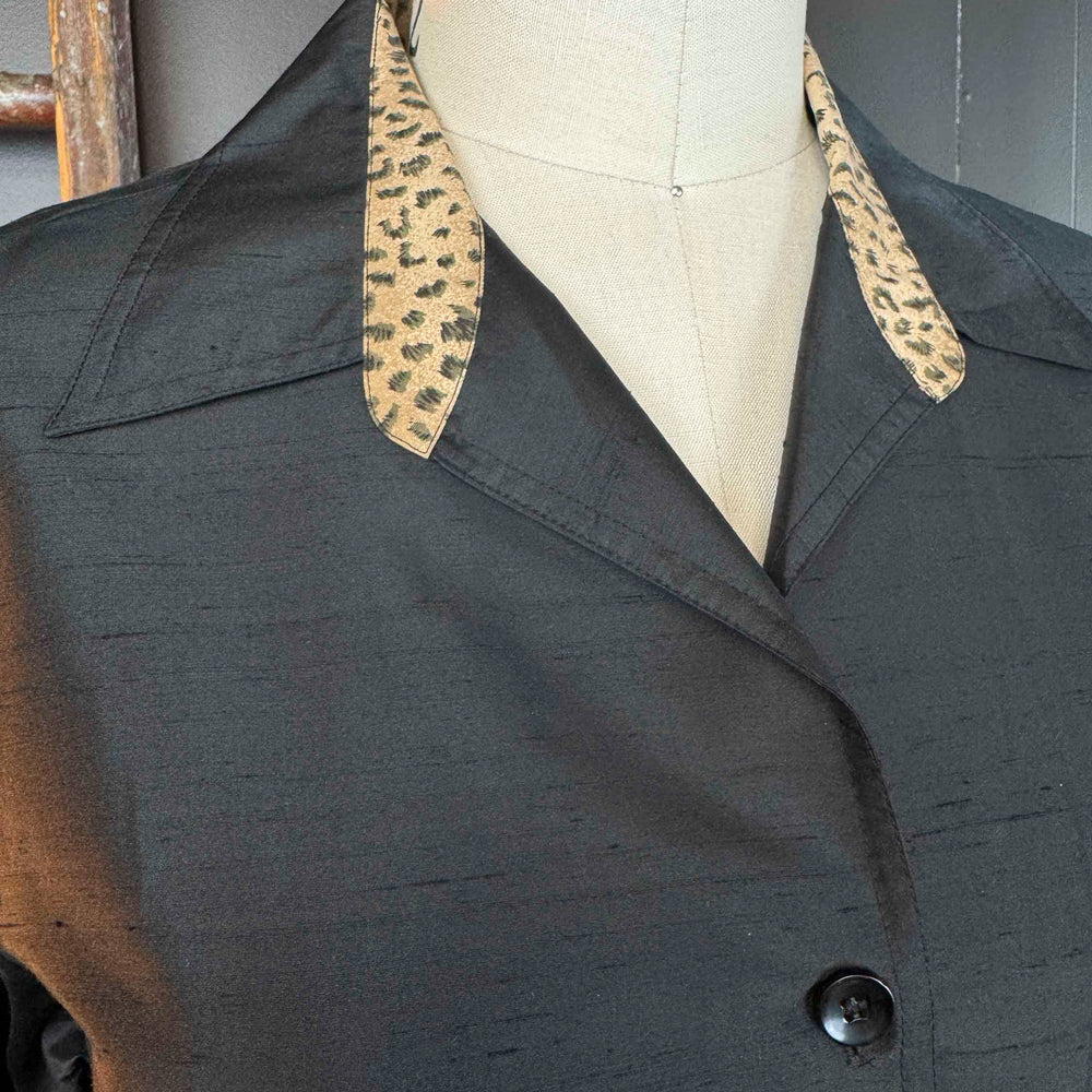 
                      
                        Vintage 1970s Silk Black Jacket/Blouse with Leopard Trims - Size L
                      
                    