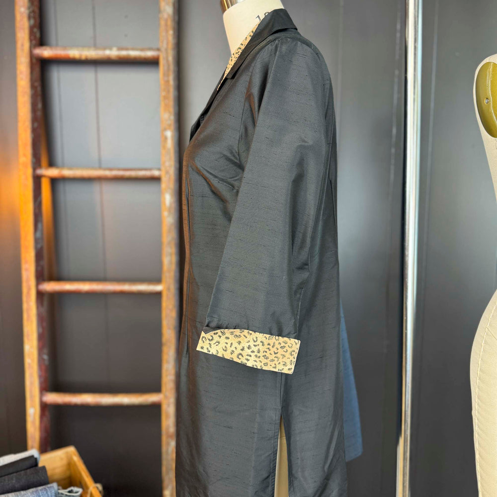 
                      
                        Vintage 1970s Silk Black Jacket/Blouse with Leopard Trims - Size L
                      
                    