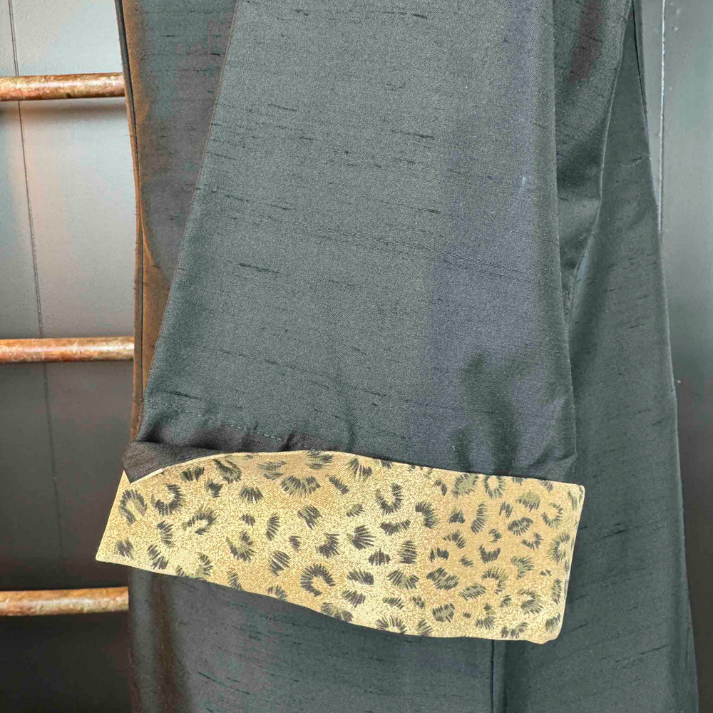 
                      
                        Vintage 1970s Silk Black Jacket/Blouse with Leopard Trims - Size L
                      
                    
