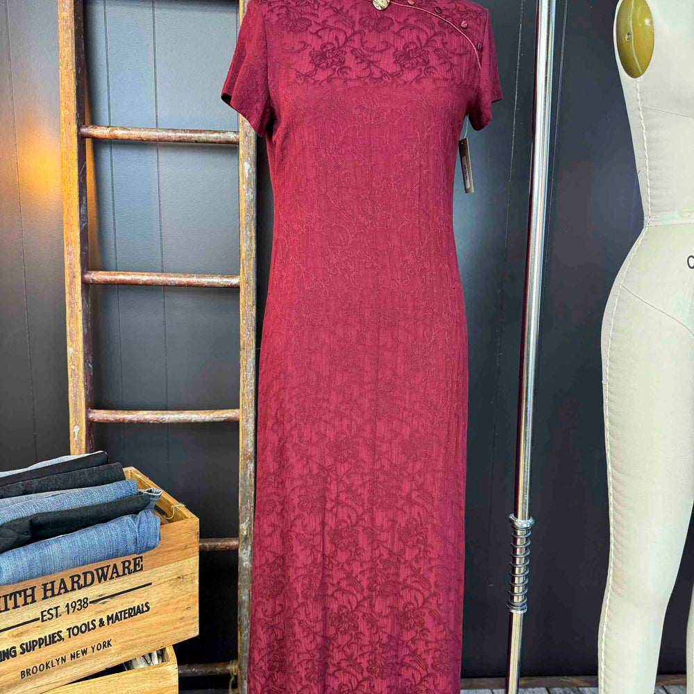 Mode Edit: Vintage High Neck Burgundy Dress with Pin - Size M/L
