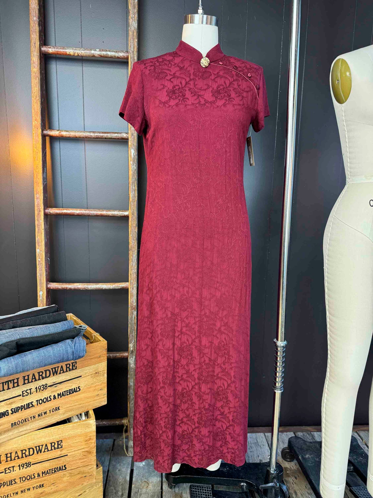 Mode Edit: Vintage High Neck Burgundy Dress with Pin - Size M/L