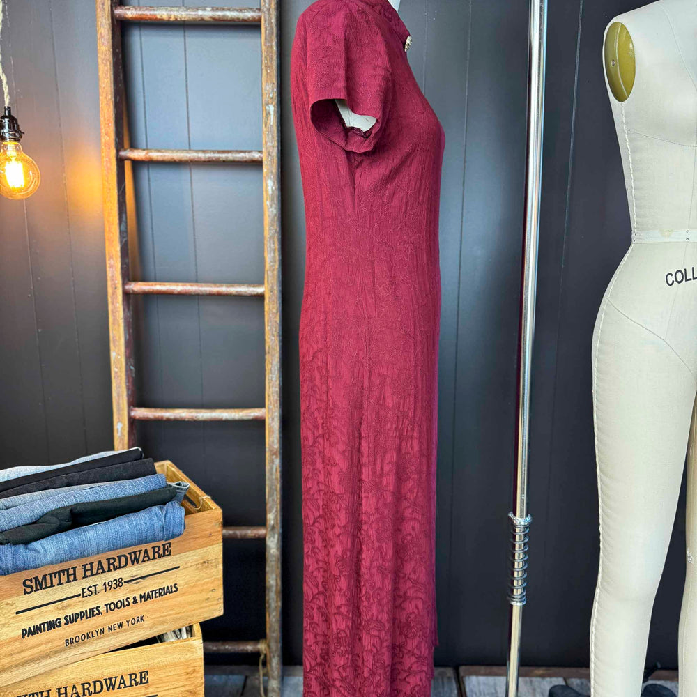 
                      
                        Mode Edit: Vintage High Neck Burgundy Dress with Pin - Size M/L
                      
                    