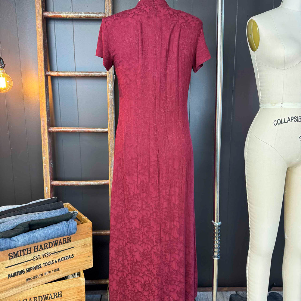Mode Edit: Vintage High Neck Burgundy Dress with Pin - Size M/L