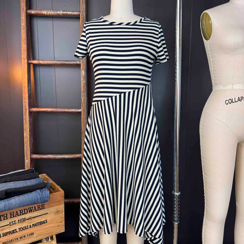 
                      
                        Pre-loved Black and White Striped Rib Knit Dress - Size M
                      
                    
