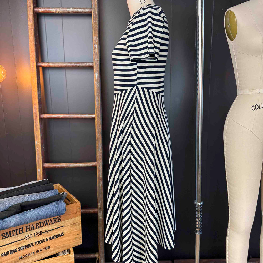
                      
                        Pre-loved Black and White Striped Rib Knit Dress - Size M
                      
                    