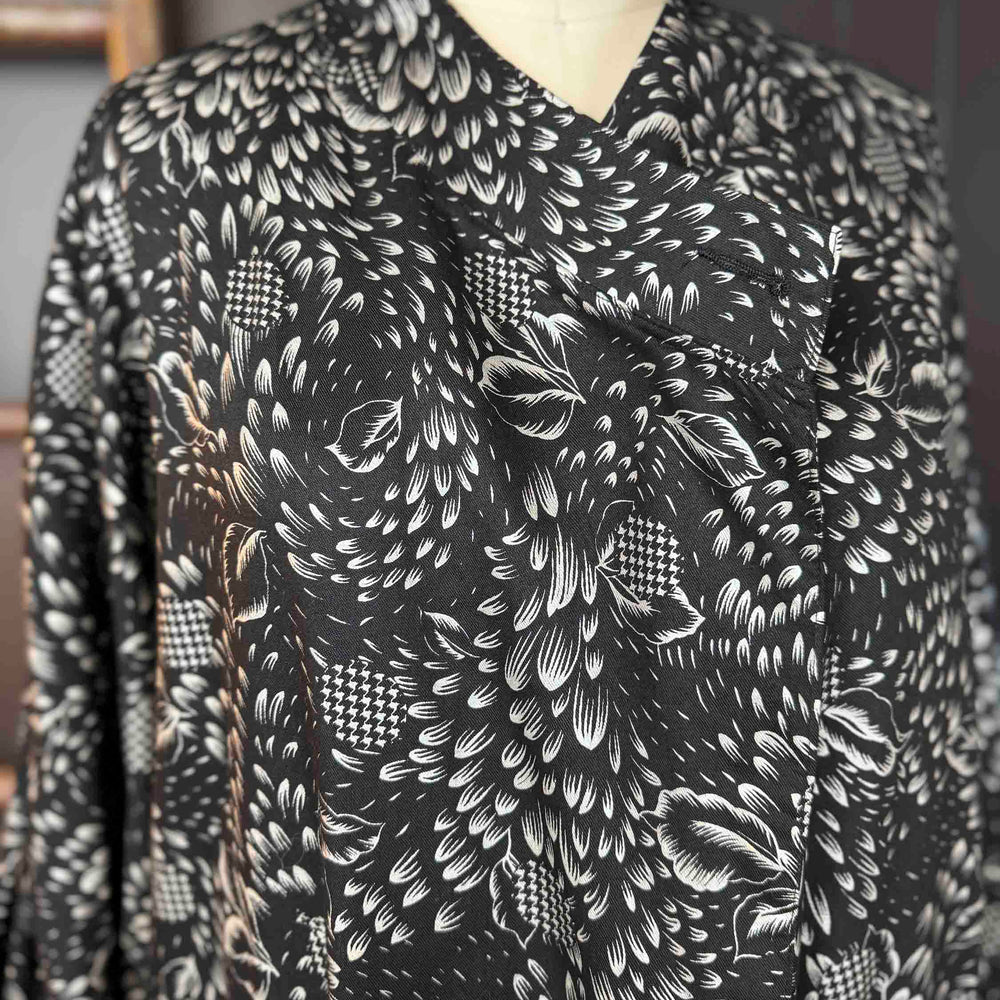 
                      
                        Pre-loved Black and White Kimono Duster - Size L
                      
                    