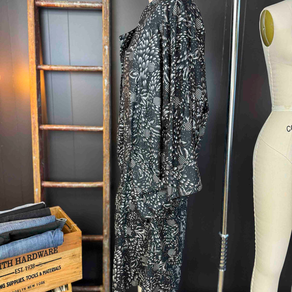 
                      
                        Pre-loved Black and White Kimono Duster - Size L
                      
                    