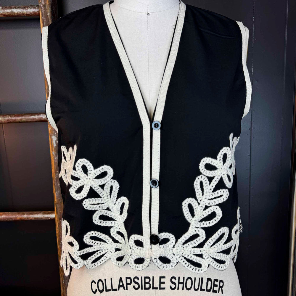 
                      
                        New Sleeveless Embroidered V-Neck Vest Top
                      
                    
