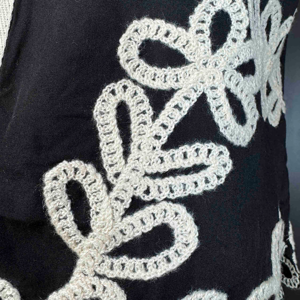 
                      
                        New Sleeveless Embroidered V-Neck Vest Top
                      
                    