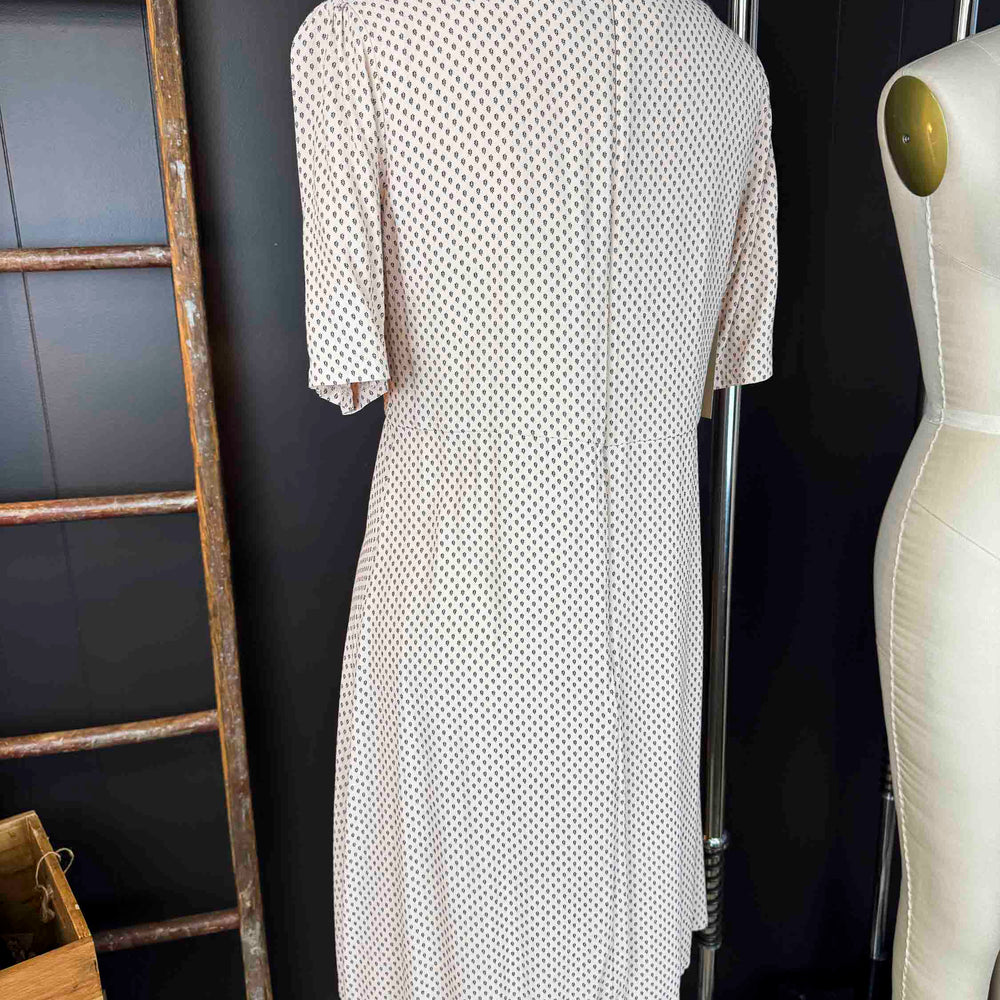 
                      
                        Pre-loved Mini Leaf Beige/Pink Dress - Size M
                      
                    