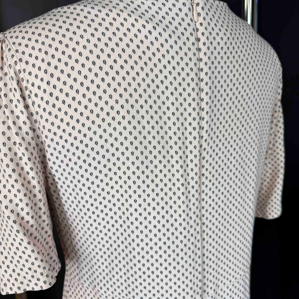 
                      
                        Pre-loved Mini Leaf Beige/Pink Dress - Size M
                      
                    