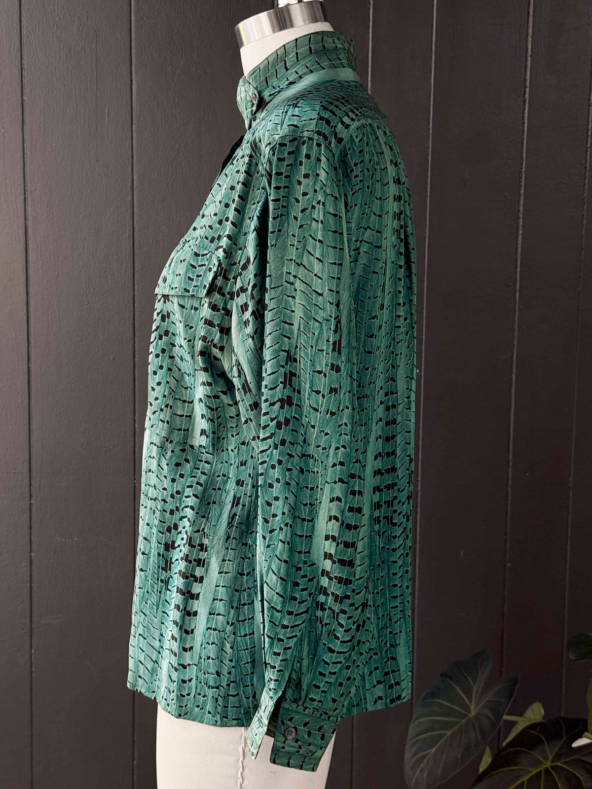 Vintage Regina Porter Green and Black Print Button Long Sleeve Blouse - Size L
