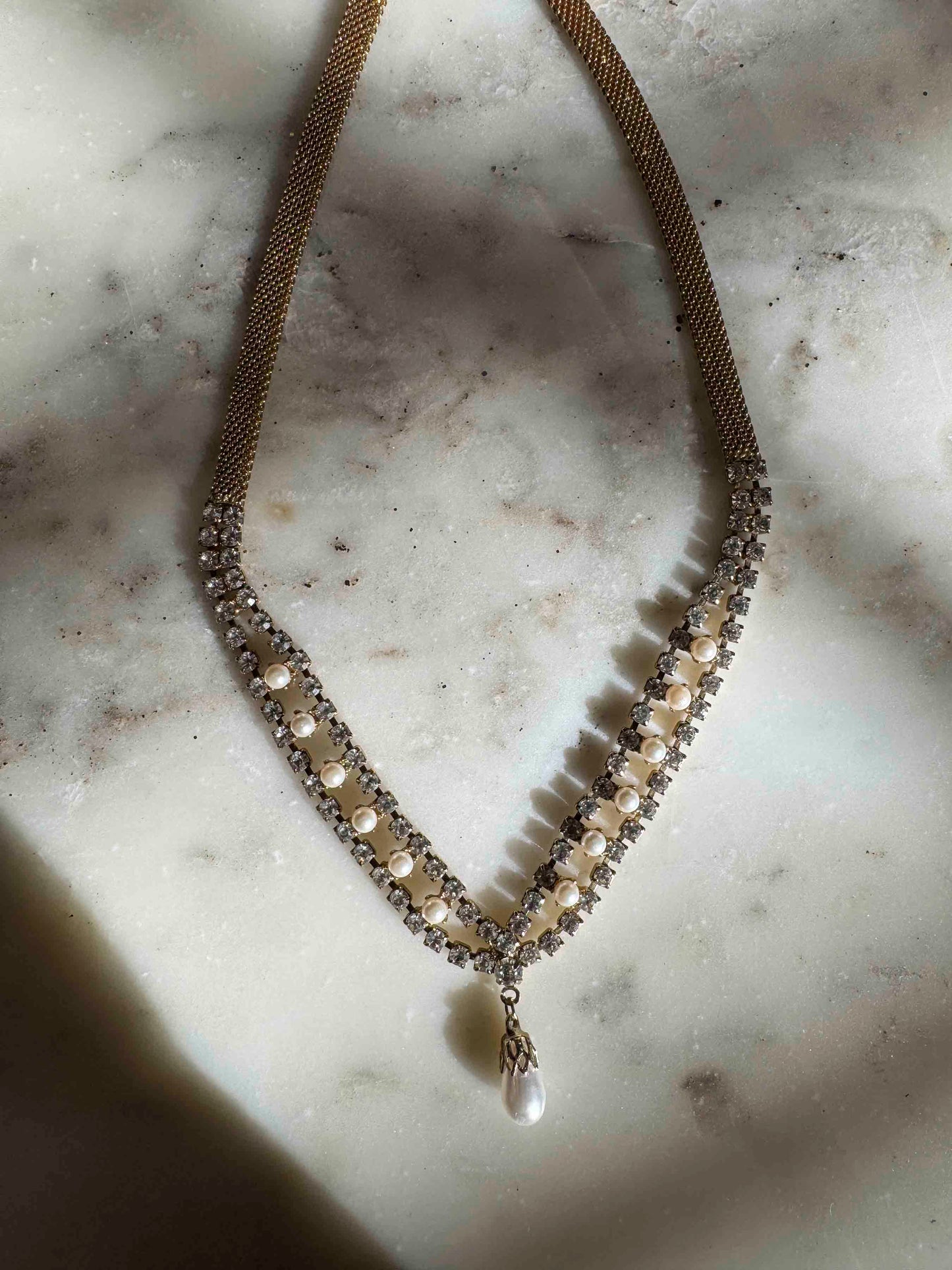 Vintage Pearl and Rhinestone Necklace with Mesh Chain