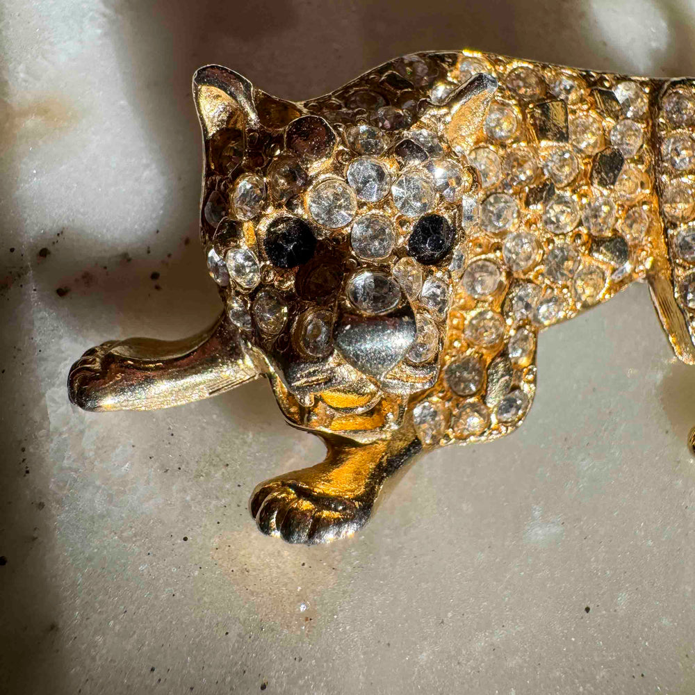 
                      
                        Vintage Rhinestone Spotted Leopard Brooch – Gold Tone Big Cat Pin
                      
                    