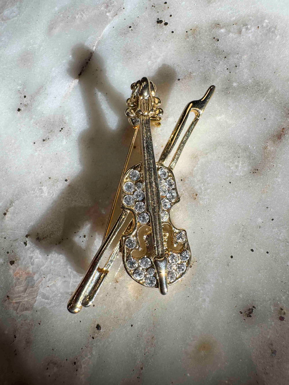 Vintage Rhinestone Violin Brooch – Gold Tone Music Lover Pin