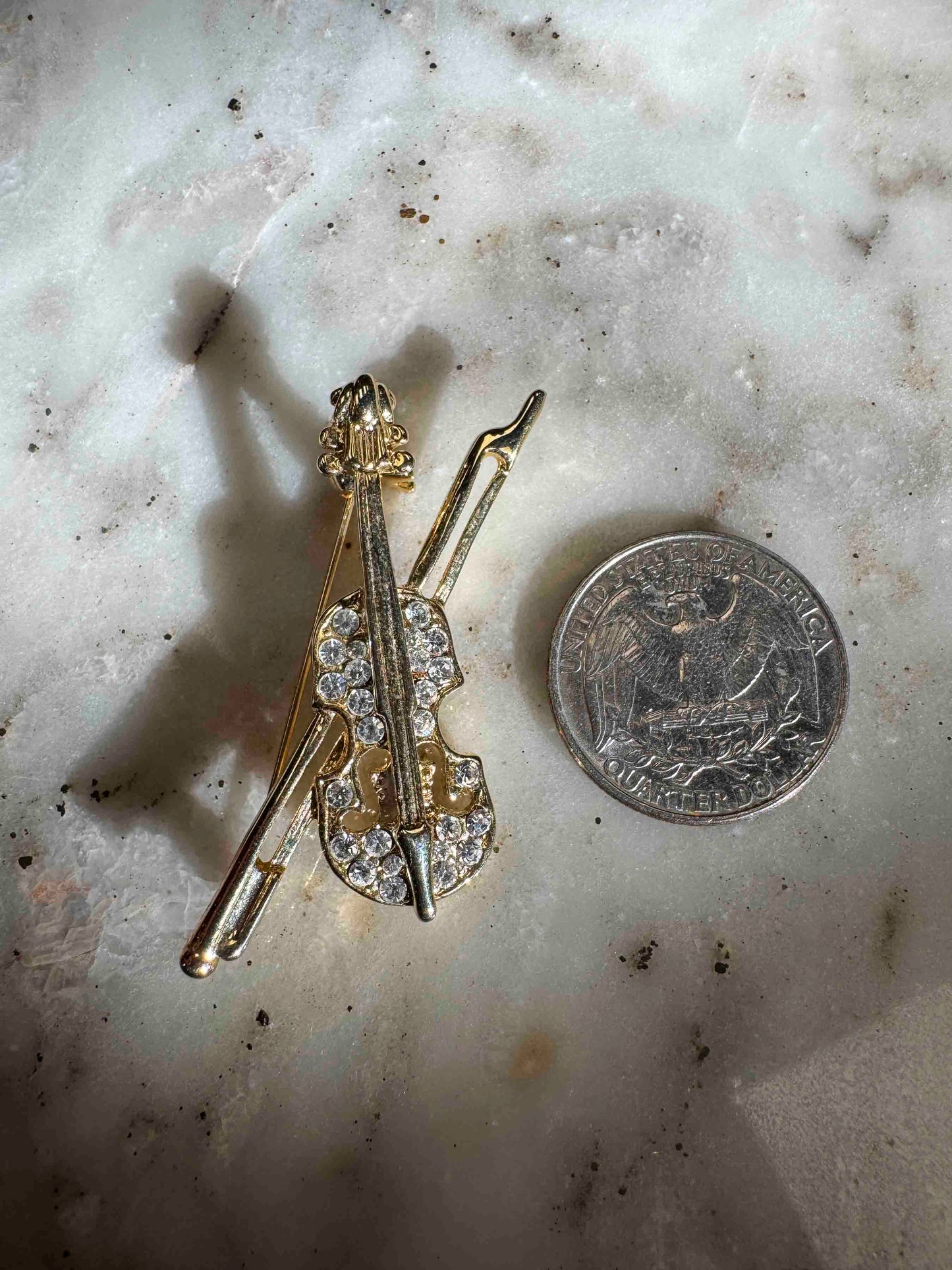 Vintage Rhinestone Violin Brooch – Gold Tone Music Lover Pin