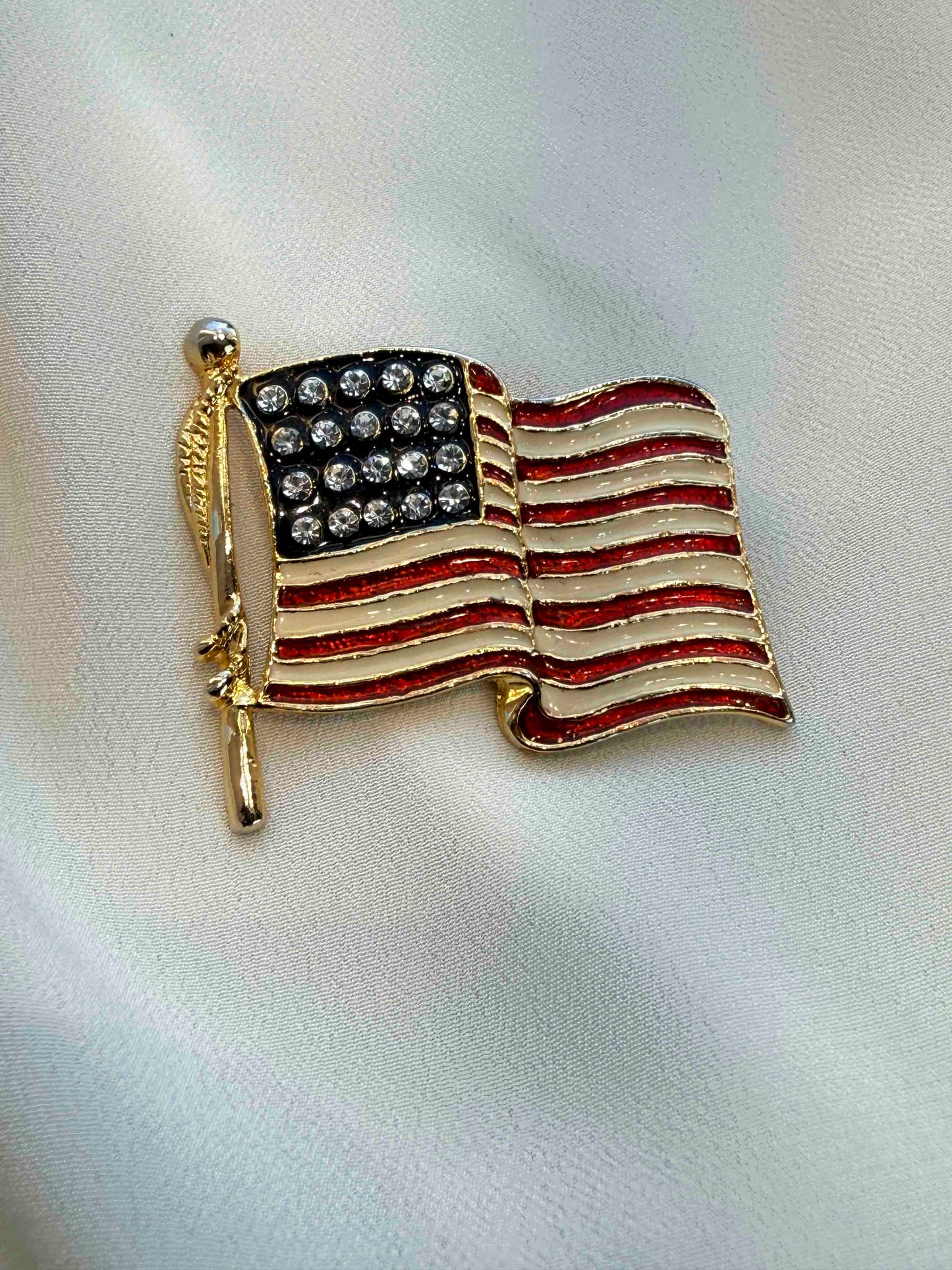 Pre-loved Gold American Flag Broach With Rhinestones