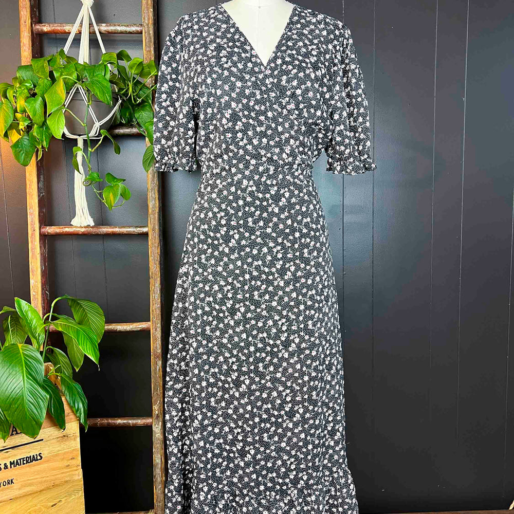 Pre-loved Mini White Floral Print Maxi Dress - Size XL