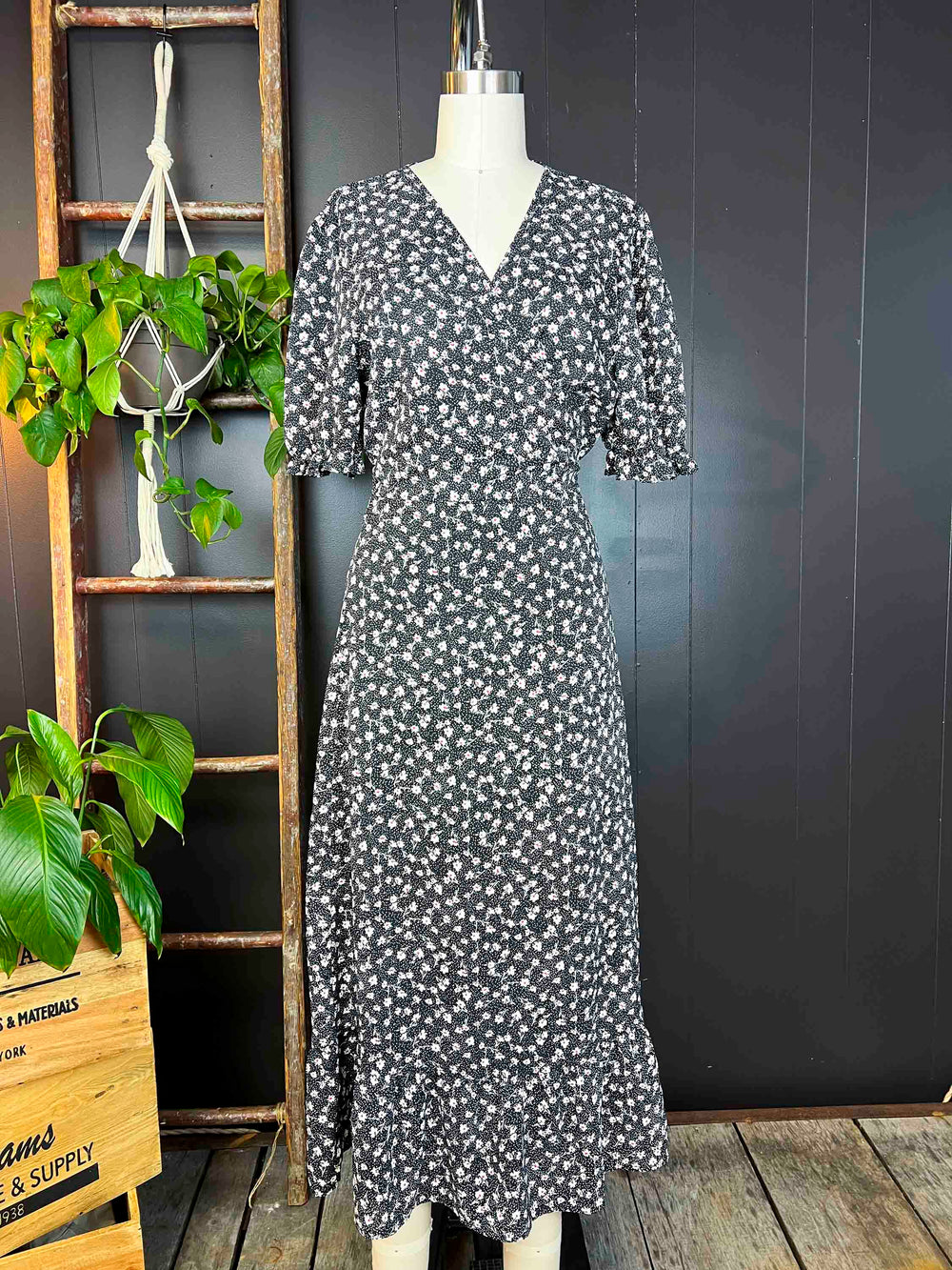 Pre-loved Mini White Floral Print Maxi Dress - Size XL