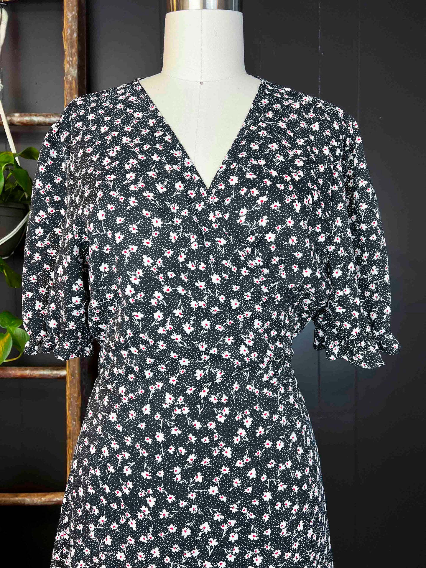 Pre-loved Mini White Floral Print Maxi Dress - Size XL