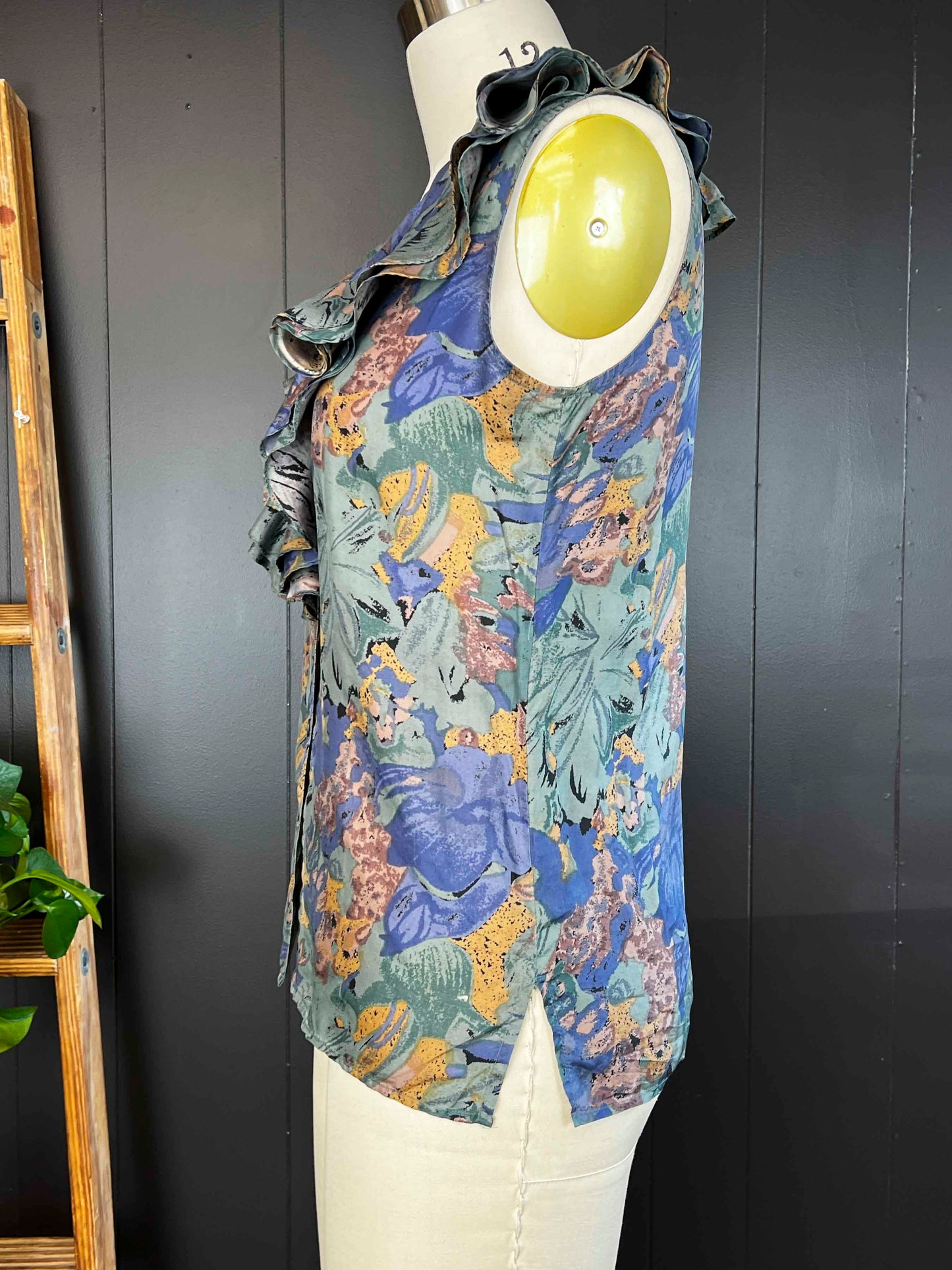 Pre-loved Ruffle V-Neck Floral Top - Size M
