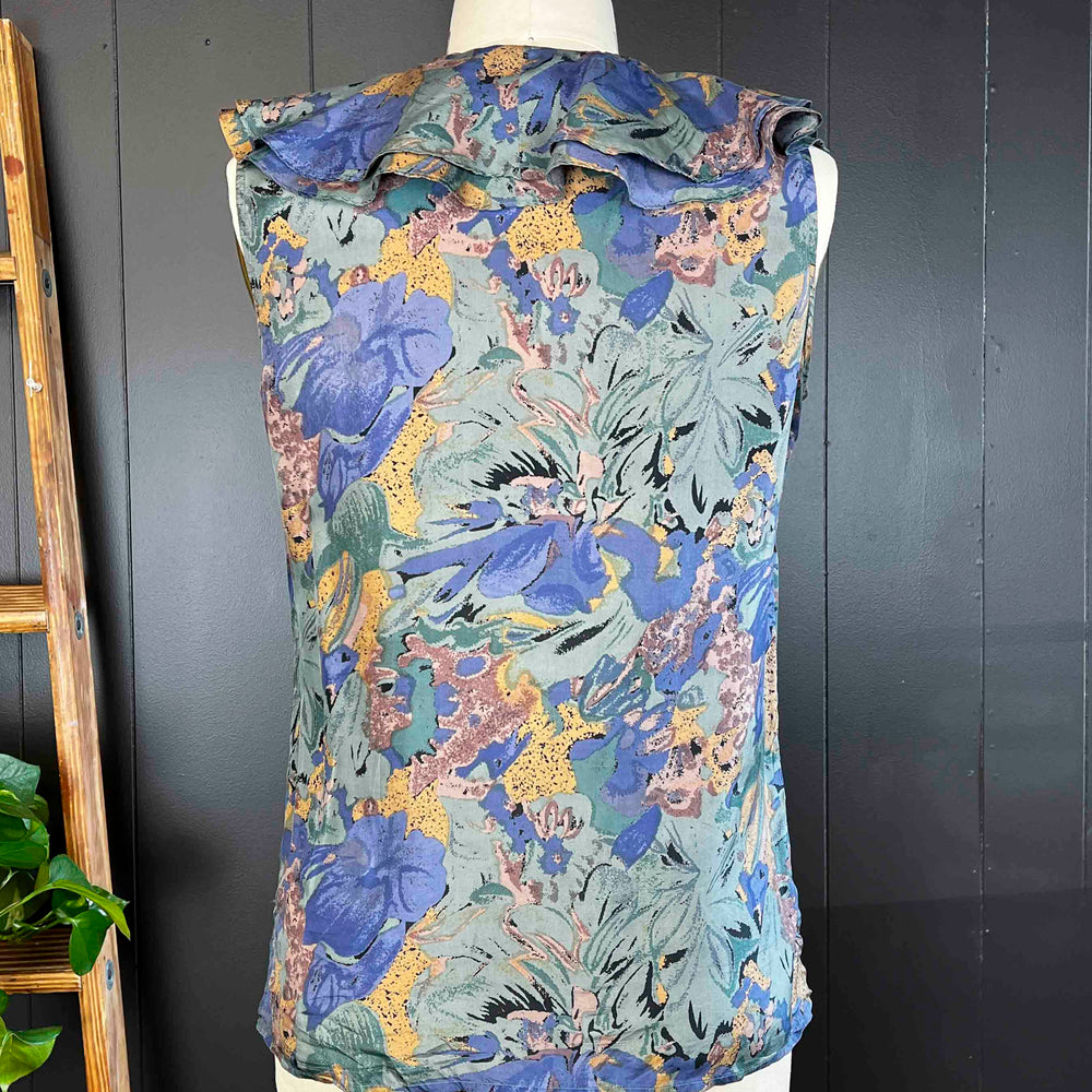 
                      
                        Pre-loved Ruffle V-Neck Floral Top - Size M
                      
                    