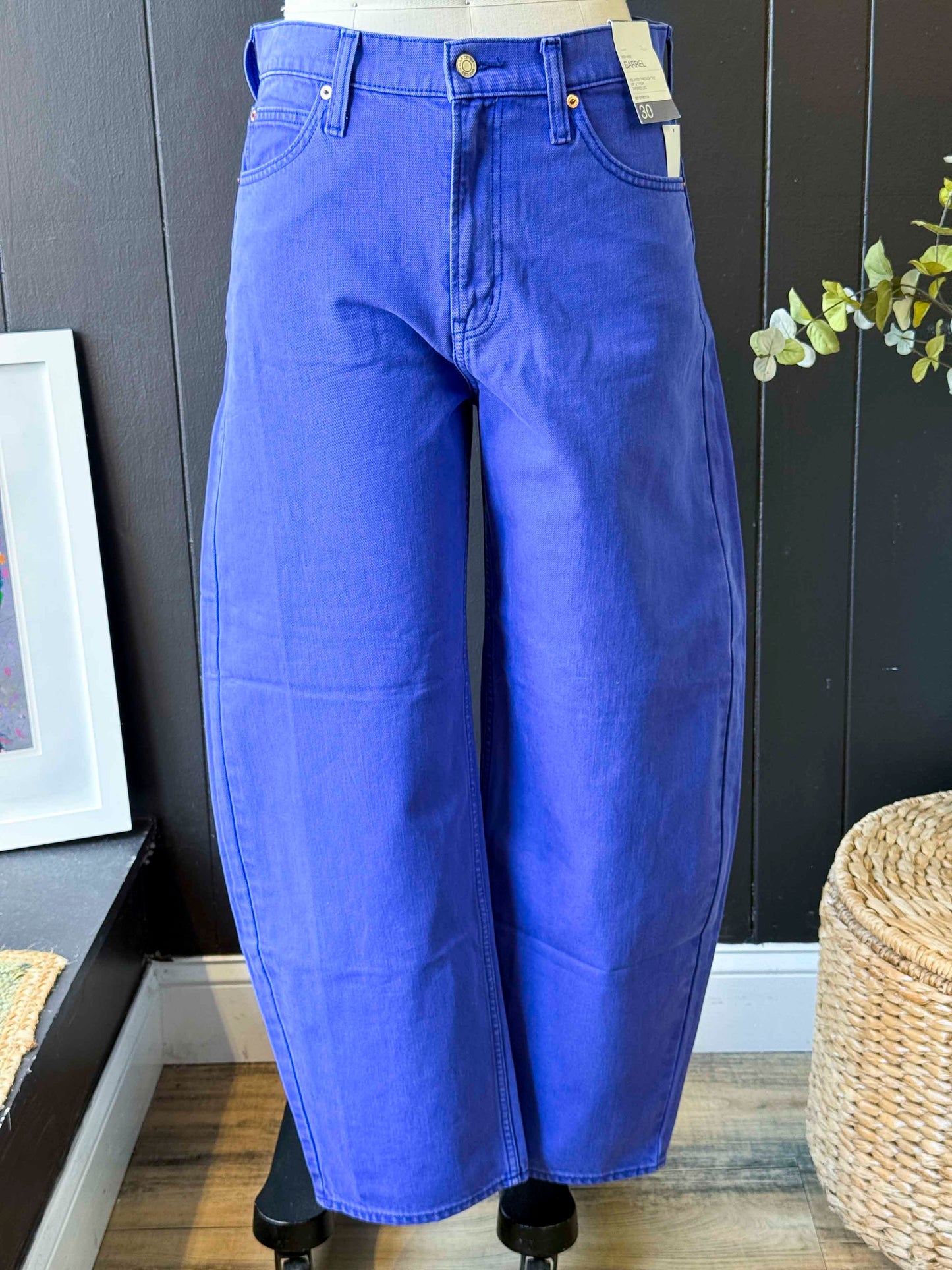 New With Tags Blue Gap Barrel Jeans -Size L
